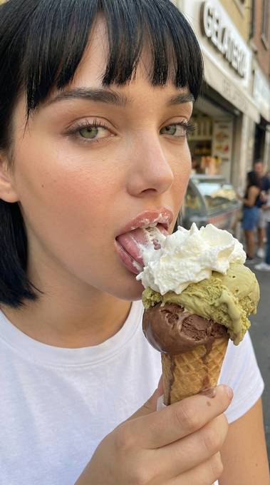 Candid — gelato